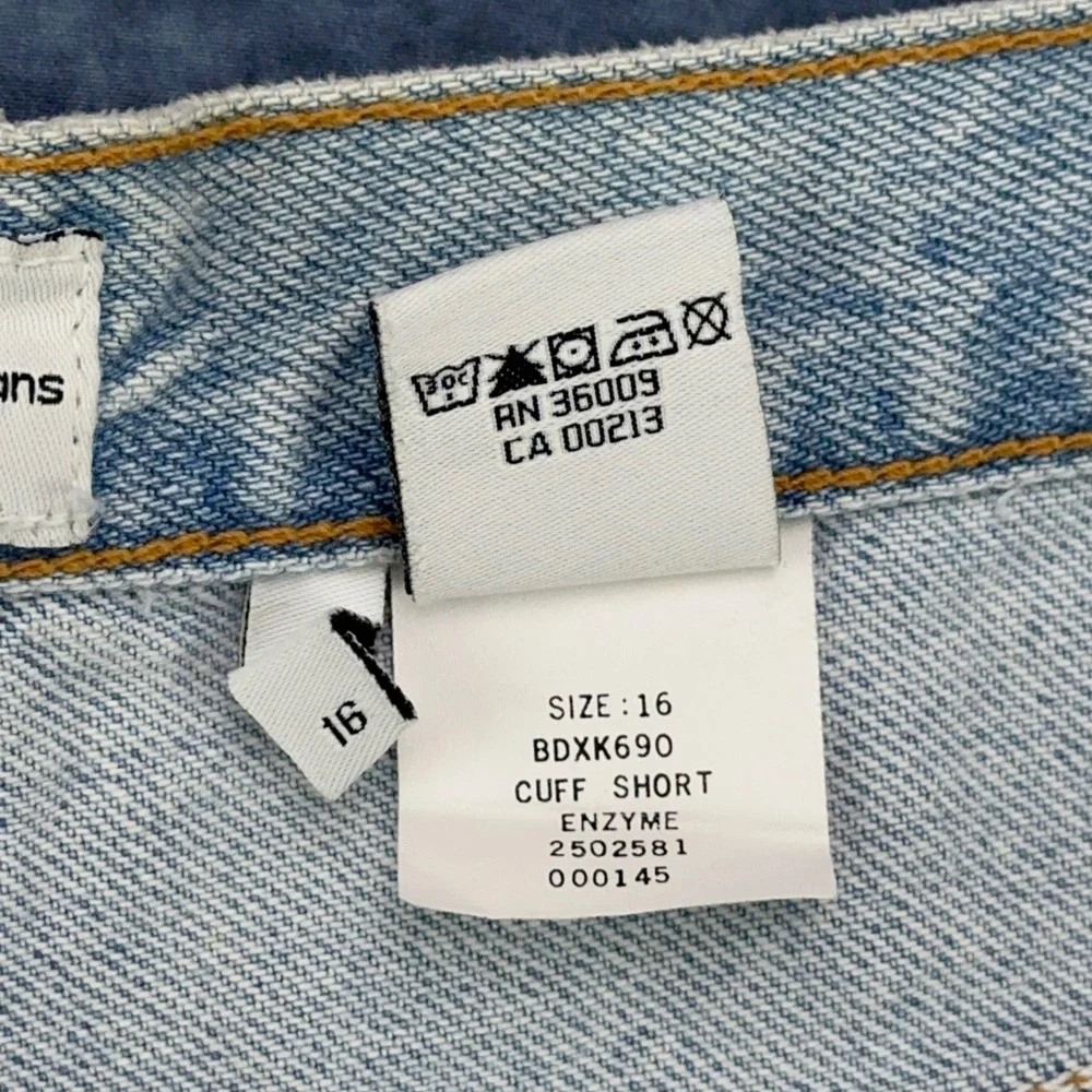 Calvin Klein Jeans Womens Cuff Short Light Indigo Enzyme Wash Size 16 BDXK690